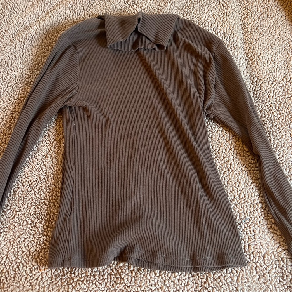 Old Navy brown Turtle neck, size medium.